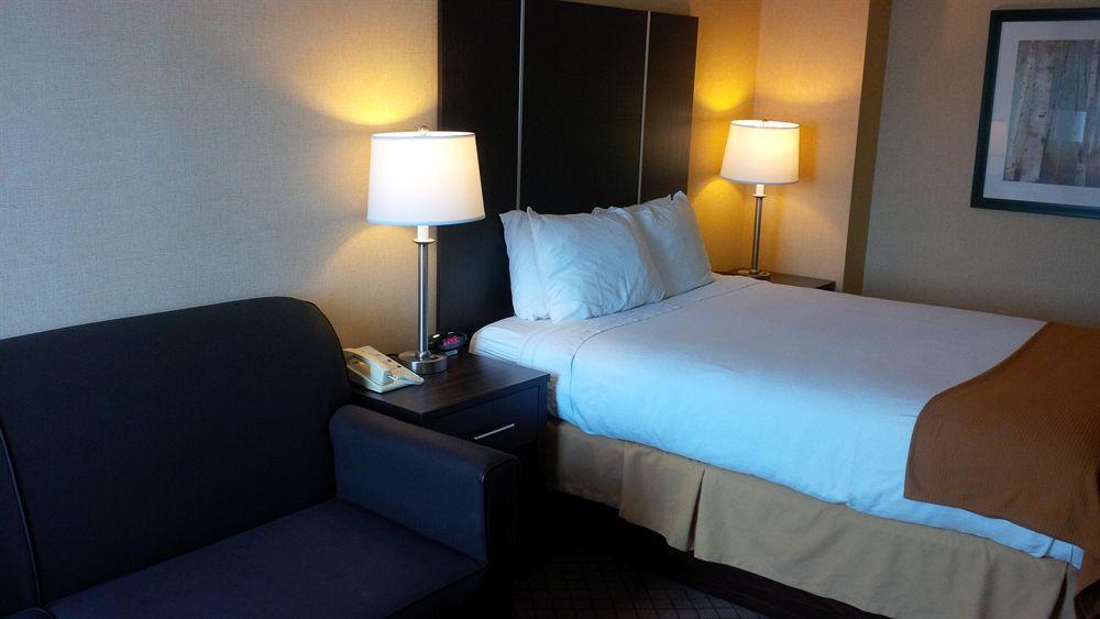Holiday Inn Express Hamilton-Stoney Creek Екстериор снимка